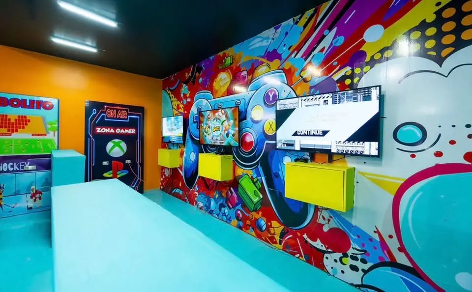 Zona gamer con mural